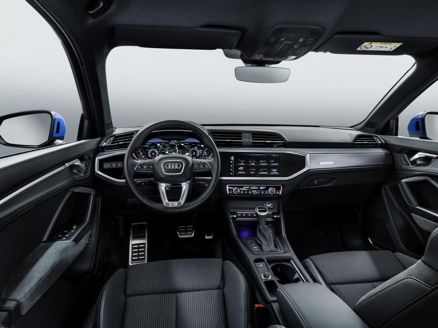 Торпедо Audi Q3 45 TFSI Quattro S-Line 2018 года  (WW) (фото 13 из 56)